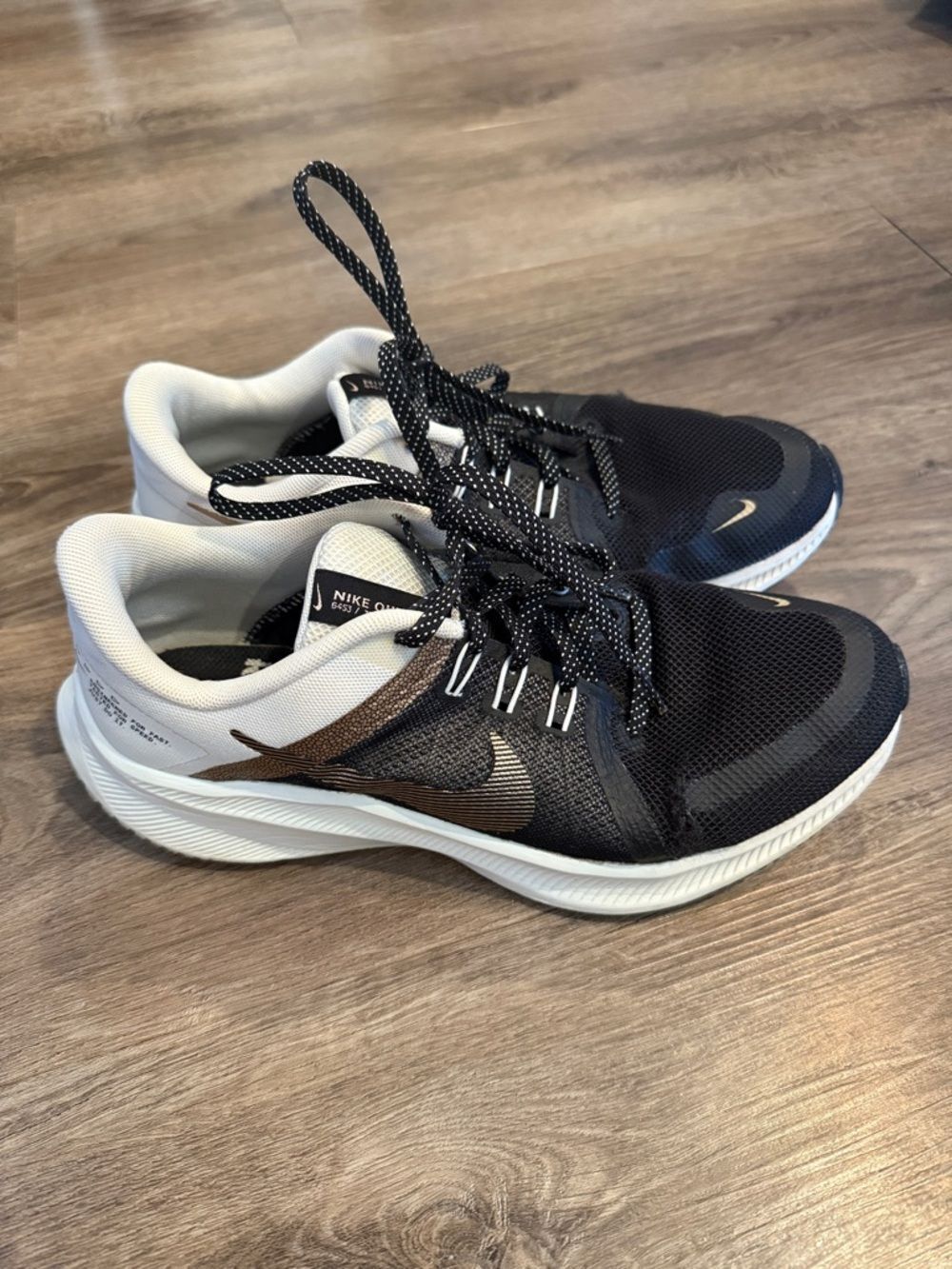 Nike Quest 4 Premium 'Black Metallic Copper Coin size 8